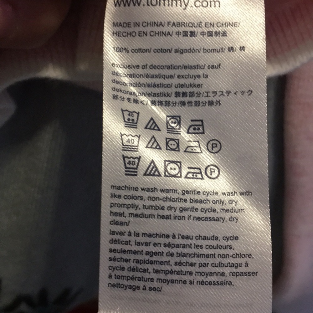Tommy Hilfiger sweater. - Picture 4 of 5